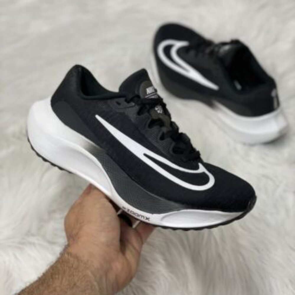 Nike Zoom Fly 5 Low Mens Running Shoes Black White DM8968-001 VNDS Size 6